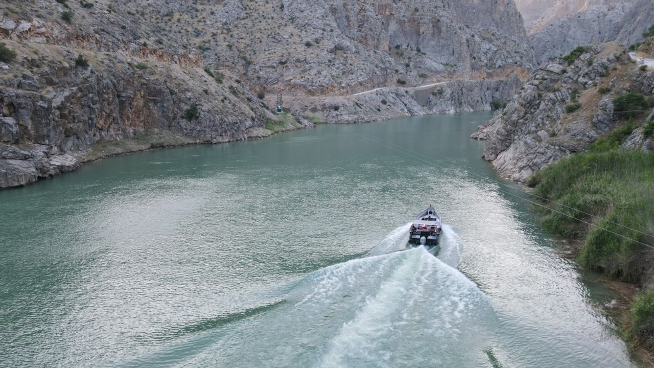 Erzincan'daki Karanlık Kanyon adrenalin tutkunlarının vazgeçilmez rotası oldu