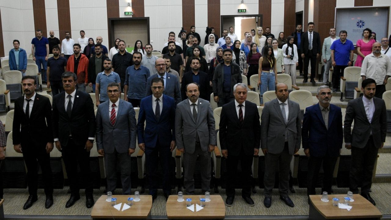 Erzurum'da Cumhuriyet dönemi darbelerinin evreleri ve sonuçları konferansı düzenlendi