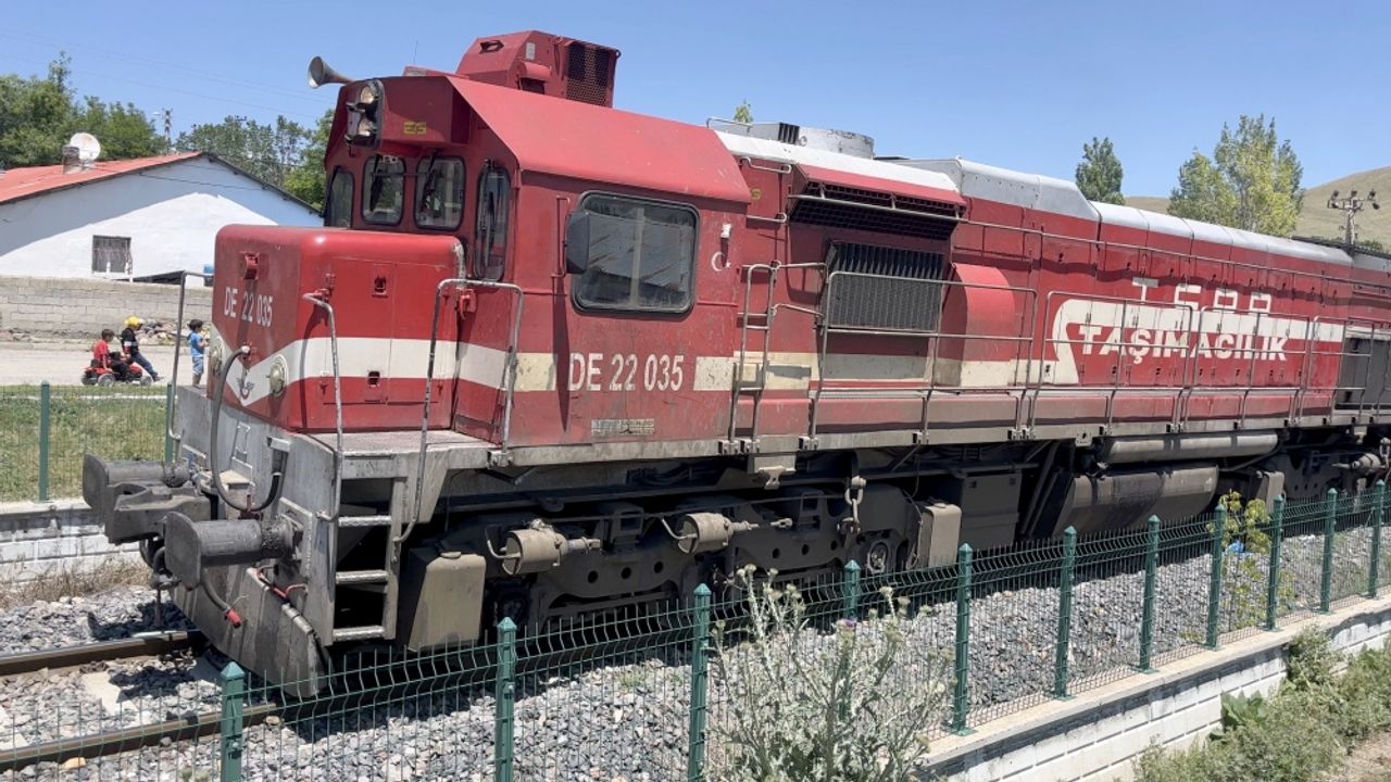 Erzurum'da trenin çarptığı çocuk öldü