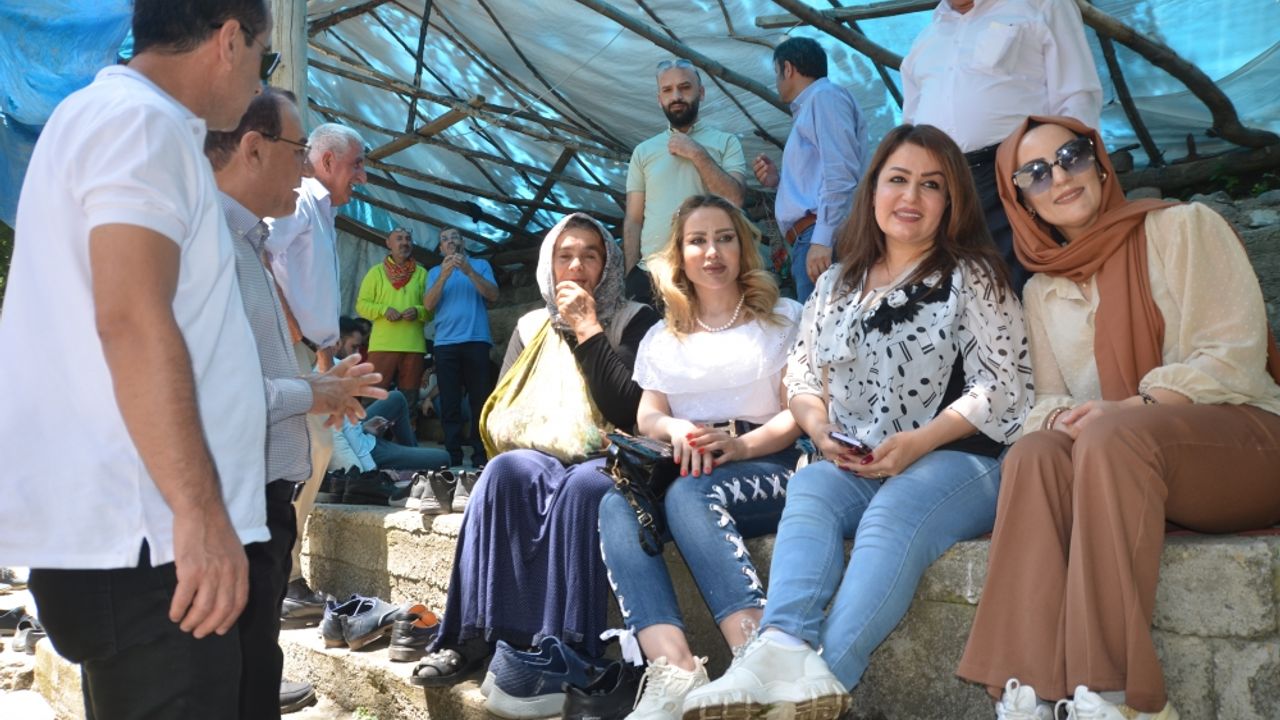 Irak'tan gelen turizmciler Yüksekova'yı gezdi