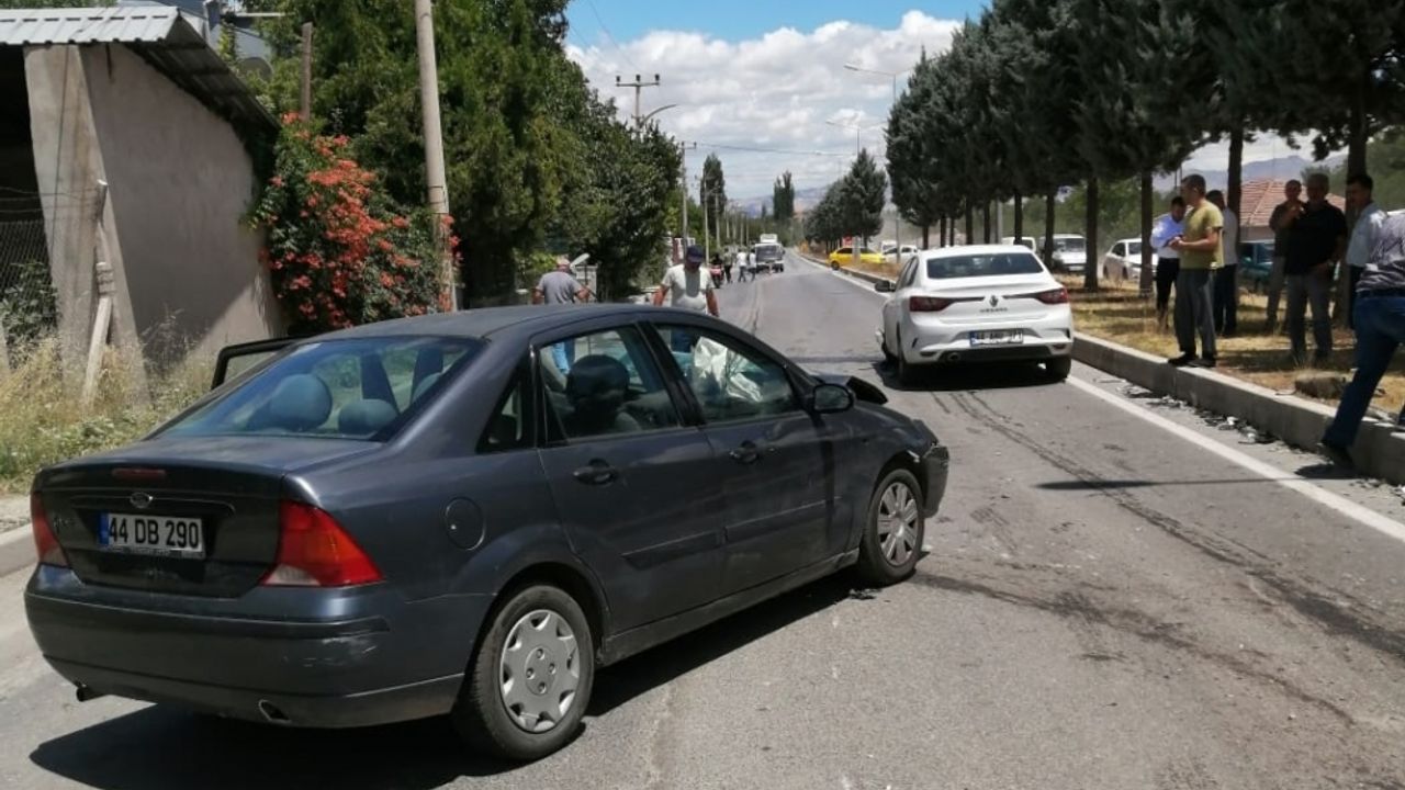 Malatya'da 2 ayrı trafik kazasında 6 kişi yaralandı