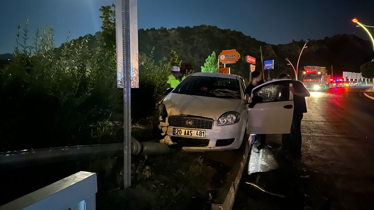 Otomobil köprüde kaza yaptı: Sürücü kayıp
