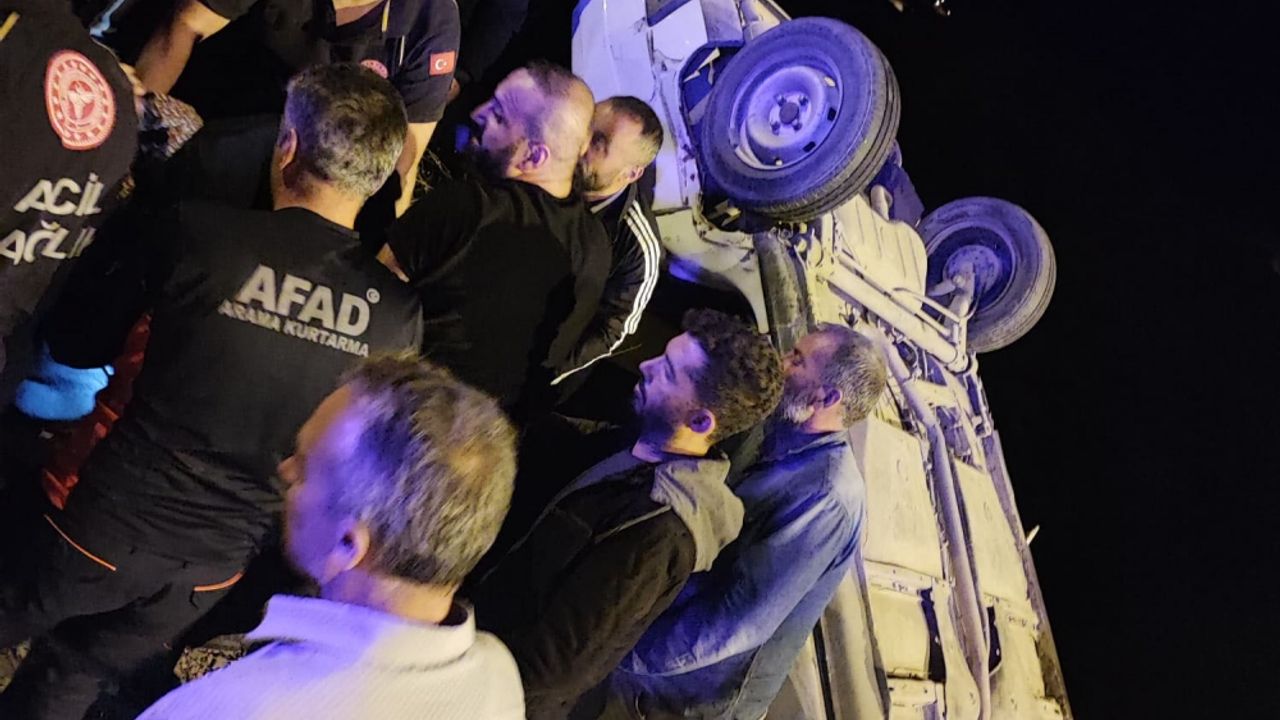 Bitlis'te takla atan otomobildeki 3 kişi yaralandı