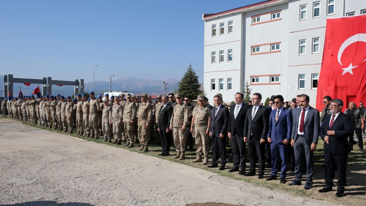 Bitlis'ten 130 komando Zeytin Dalı Harekat Bölgesi'ne uğurlandı