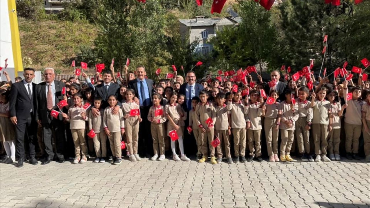 Şemdinli'de İlköğretim Haftası kutlandı