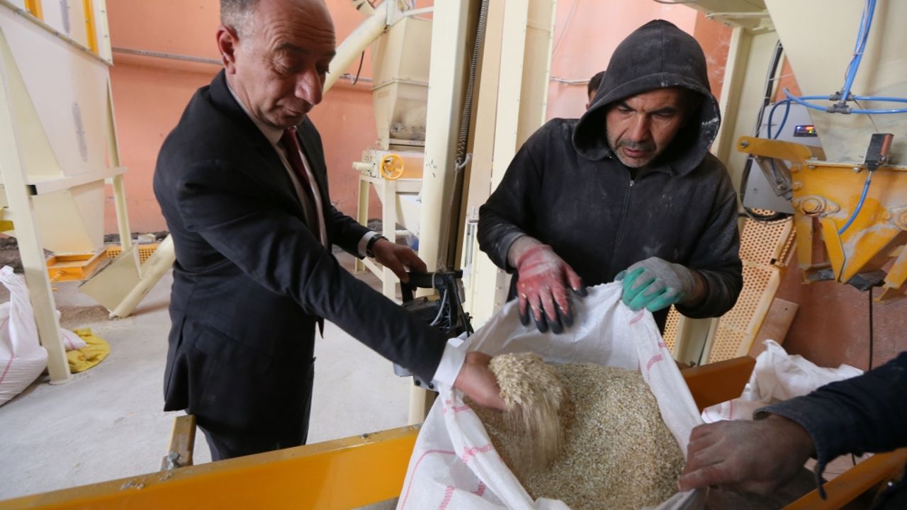 Kars'ta "yem ezme tesisi" çiftçilerin hizmetine sunuldu
