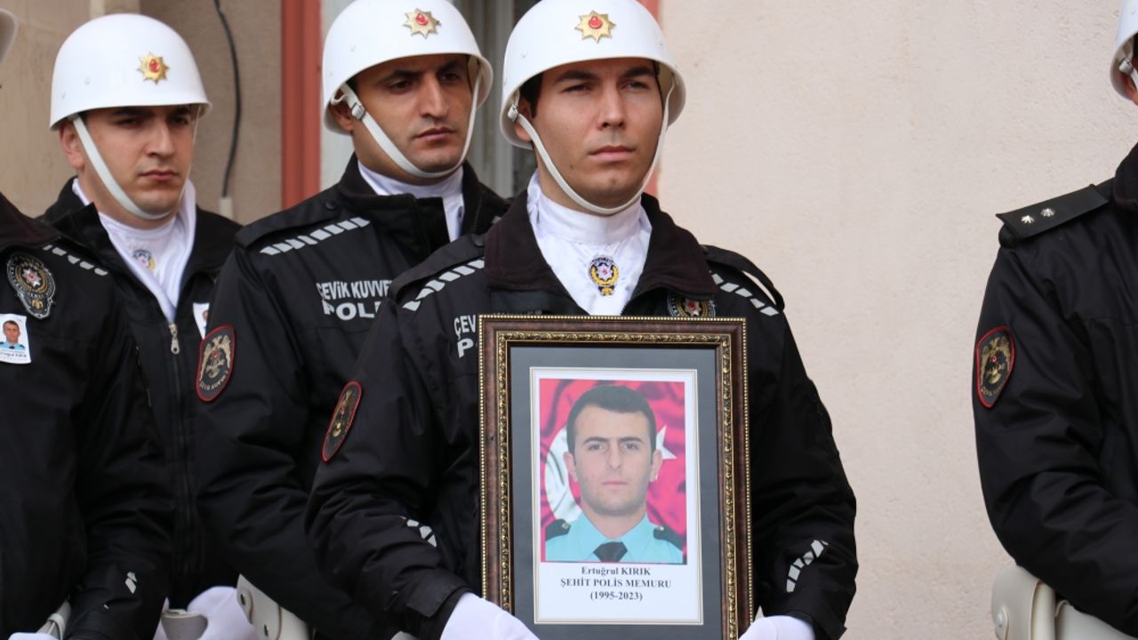 Silah kazası sonucu şehit olan polis memuru Erzurum'da son yolculuğuna uğurlandı