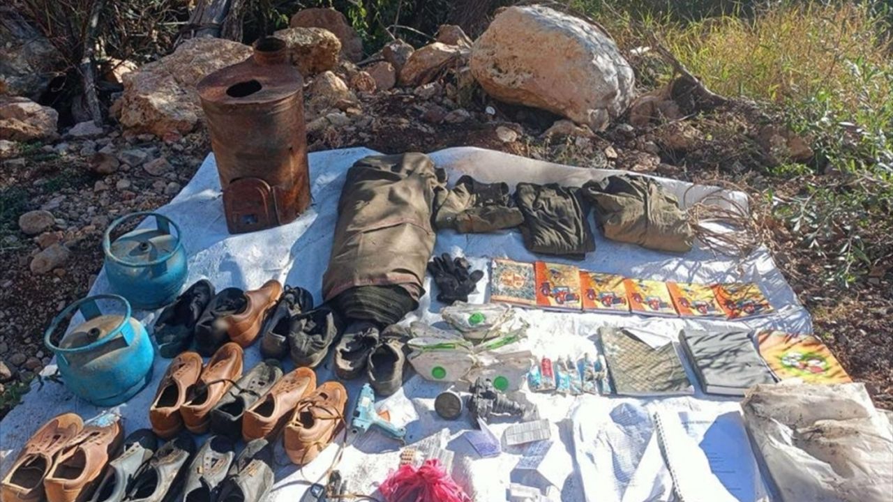 Tunceli'de teröristlerin kullandığı 2 sığınak imha edildi