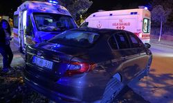 ERZURUM - Ambulans ile otomobil çarpıştı, 2 kişi yaralandı