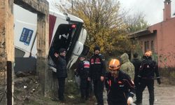 DİYARBAKIR - Yolcu otobüsü şarampole devrildi