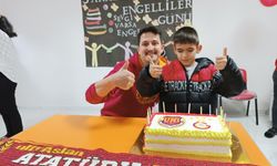 Erzurum'da taraftar grubundan özel öğrencilere pasta sürprizi