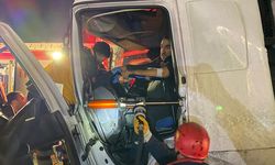 SAMSUN - Tırla çarpışan kamyonun sürücüsü sıkıştığı yerden kurtarıldı