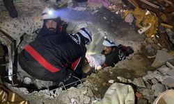 Van'dan deprem bölgesine giden ekipler enkaz altından 9 kişiyi kurtardı