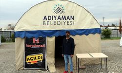 ADIYAMAN - Enkazdan çıkardığı malzemelerle çadırda ücretsiz kütüphane kafe kurdu