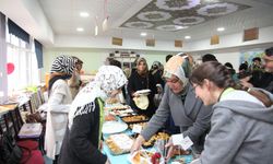 Ahlat'ta depremzedeler yararına kermes düzenlendi