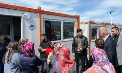 Bakan Ersoy, Malatya'da depremzedeleri ziyaret etti