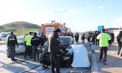 DENİZLİ - İki otomobilin çarpıştığı kazada 1 kişi öldü, 2 kişi yaralandı