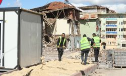 Depremin yıkıma neden olduğu Doğanşehir'de 2 konteyner çarşı kuruluyor