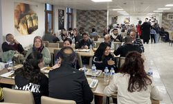 Elazığ'da yurtlarda misafir edilen depremzedeler devletin "sıcak aşıyla" iftar yapıyor