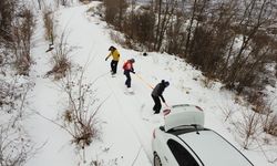 ERZİNCAN - Munzur'da araçlarına bağladıkları halatla snowboard yaptılar