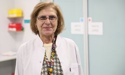 İZMİR - Kovid-19 salgınında emekliliğini erteleyen doktor, kalp krizi sonucu vefat etti