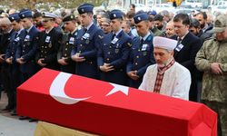 İzmir'de trafik kazasında ölen astsubayın cenazesi Erzincan'da toprağa verildi