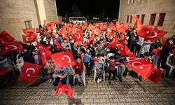 KAHRAMANMARAŞ - Çadır kente kurulan dev ekranda milli maç heyecanı yaşandı