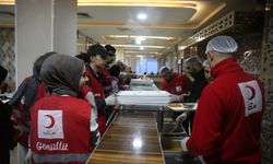 Muş'ta Tük Kızılay'dan depremzedelere iftar yemeği