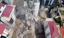 OSMANİYE - (Dron) Ağır hasarlı binaların kontrollü yıkımı devam ediyor
