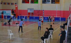 Ardahan'da küçükler badminton müsabakaları başladı