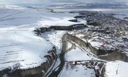 AĞRI - Murat Kanyonu, ilkbaharda karla kaplandı