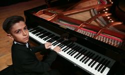 İZMİR - Piyanonun 11 yaşındaki Türk yeteneği Uluslararası Mozart Yarışması'nda birincilik kazandı