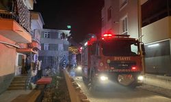 KAYSERİ - Üç katlı apartmanın en üst katında çıkan yangın söndürüldü