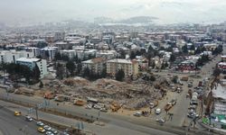 Van'dan giden ekipler Malatya'da 7 bin 300 kamyon hafriyatı şehir dışına taşıdı