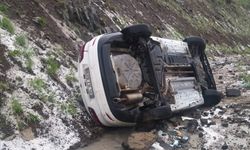 Erzincan’da devrilen otomobildeki 5 kişi yaralandı