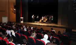 Erzurum'da koruma ve bakım altındaki öğrenciler "Töre" oyununu sahneledi
