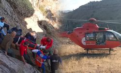 Kayalıklardan düştü: Ambulans helikopter imdadına yetişti