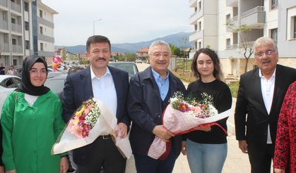 İZMİR - AK Parti'li Dağ, TOKİ konutları teslim töreninde konuştu