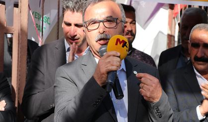 SİİRT - Yeşil Sol Parti Eş Sözcüsü İbrahim Akın, Siirt'te seçim bürosunun açılışında konuştu
