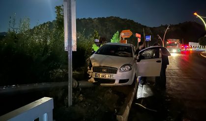 Otomobil köprüde kaza yaptı: Sürücü kayıp