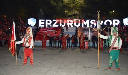 Erzurum'da Cumhuriyet'in 100. yılı etkinlikleri kapsamında "Fener Alayı" düzenlendi