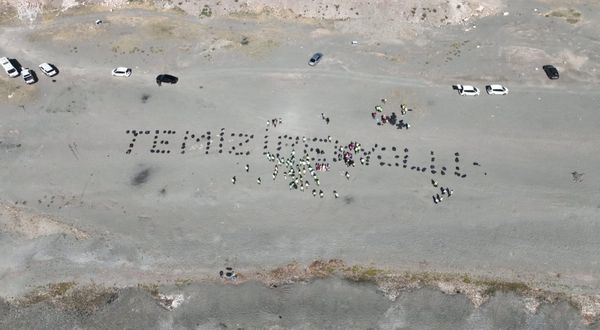 Dünya Temizlik Günü'nde Van Gölü sahilinde çöp toplandı