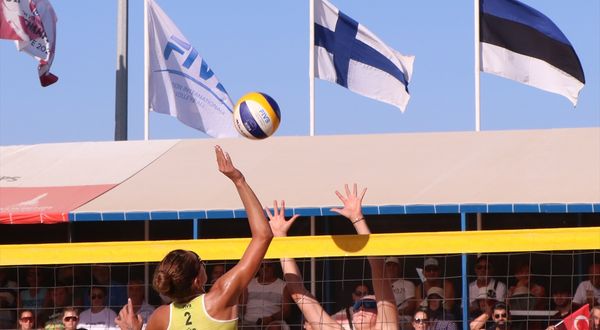 İZMİR - 19 Yaş Altı Dünya Plaj Voleybolu Şampiyonası grup maçlarıyla devam ediyor