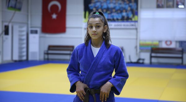 SAKARYA - 13 yaşında Balkan şampiyonu olan milli judocu Ezgi hedef büyüttü