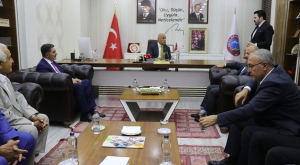 Tarım ve Orman Bakanı Kirişci, Ağrı'da sektör temsilcileriyle görüştü:
