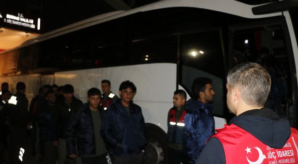 Edirne'de son bir ayda 413 düzensiz göçmen sınır dışı edildi