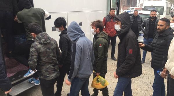 KARS - İstanbul'da yakalanan 39 düzensiz göçmen Erzurum'da sınır dışı edilecek