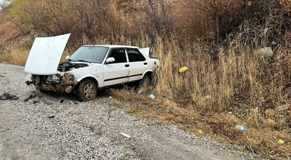 Malatya'da devrilen otomobilin sürücüsü yaralandı