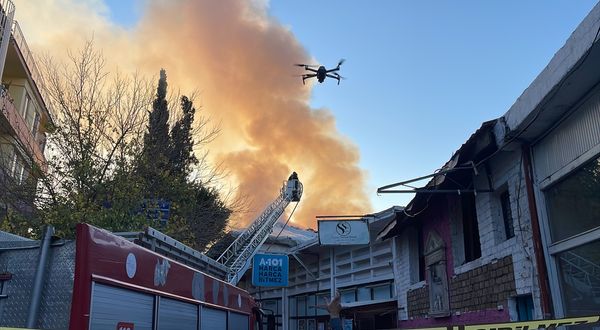 ANTALYA - Tarihi Kaleiçi'ndeki ahşap bina yangında zarar gördü