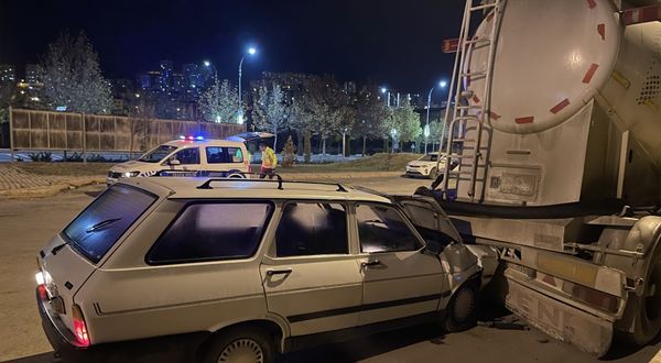 Elazığ’da park halindeki silobasa çarpan otomobilin sürücüsü yaralandı